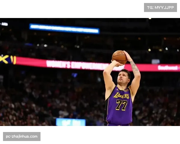 东契奇撤步三分与背传助攻引爆主场，湖人半场领先29分